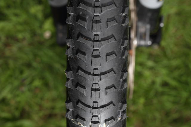 2020 Hutchinson Skeleton Racing Lab Hardskin tread straight.jpg