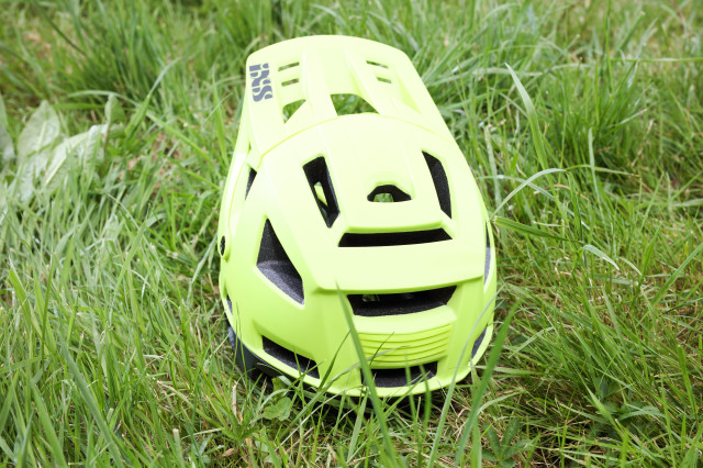 2020 IXS Trigger FF back.jpg