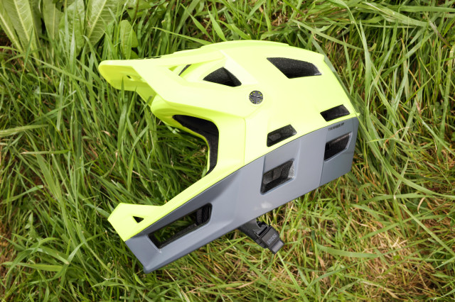 2020 IXS Trigger FF side.jpg