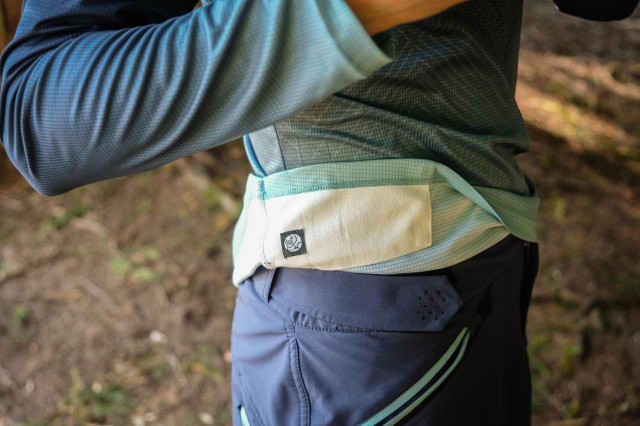 2020 Madison Flux Enduro womens jersey-6.jpg