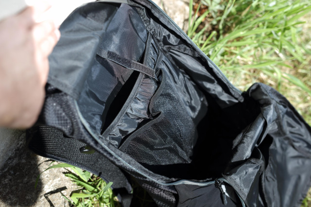 2020 Merida FIFTEEN II backpack interior.jpg