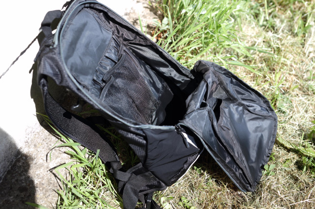 2020 Merida FIFTEEN II backpack open.jpg