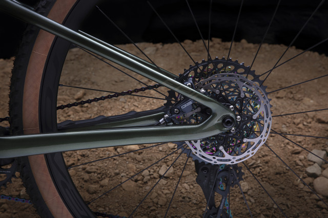 2020 Specialized Epic EVO chainstay.jpg