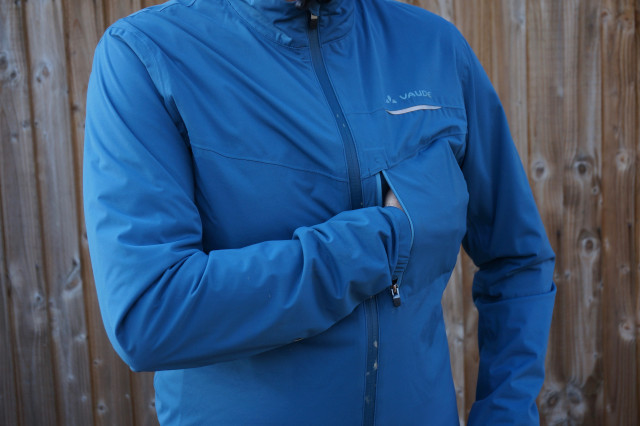 2020 Vaude Strone Jkt chest pocket.jpeg