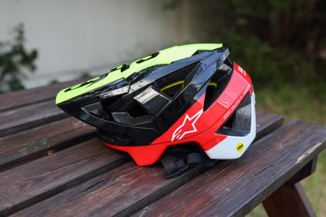 2020 alpinestars vector tech mips side.jpg