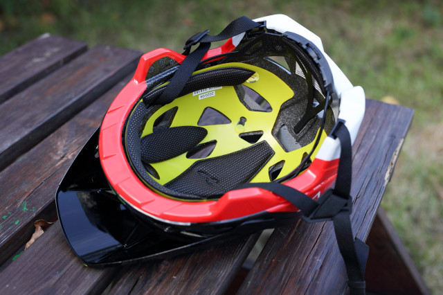 2020 alpinestars vector tech mips interior.jpg
