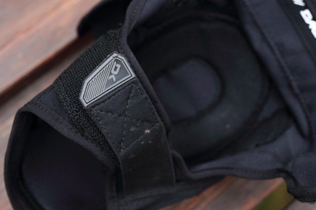 2020 dakine anthem strap closed.jpg