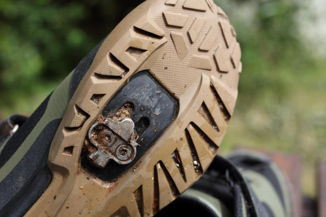 2020 giro ventana fastlace cleat.jpg