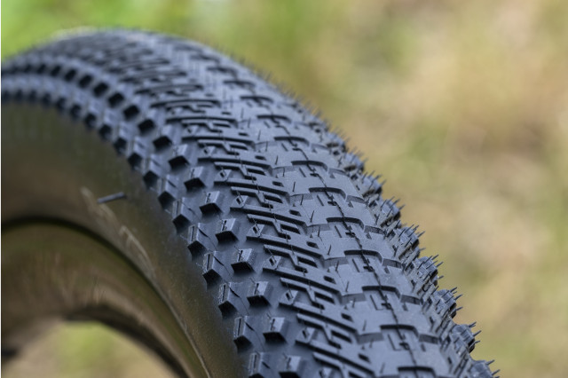 2020 halo-gravel-tyre-range-GXR-9 close.jpg