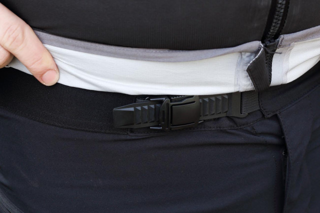 2020 oneil trailfinder trousers closure.jpg
