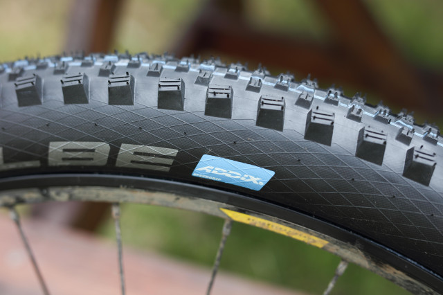 2020 schwalbe rock razor  addix.jpg