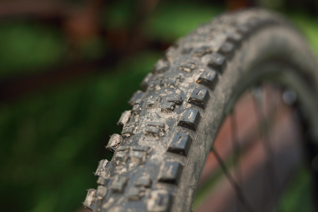 2020 specialized eliminator tread close 2.jpg
