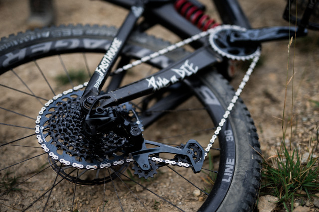2020 sram eagle gx drivetrain lifestyle.jpg