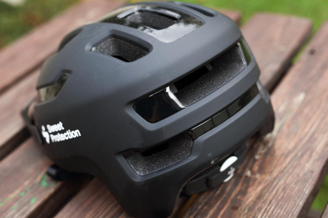 2020 sweet protection ripper rear 3q.jpg