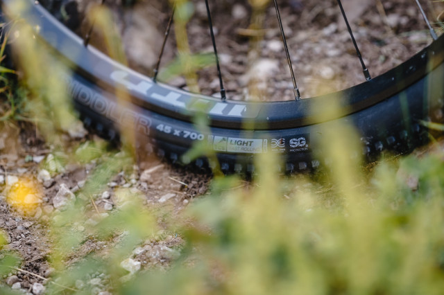 2020 wtb sg2 tyre grass.jpg
