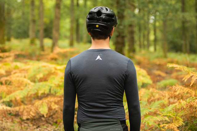 2021 Altura Merino 50 Unisex Baselayer 001.jpg