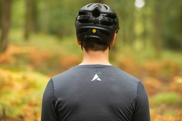 2021 Altura Merino 50 Unisex Baselayer 002.jpg