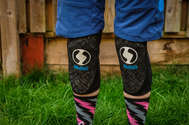 2021 Bliss Minamalist ARG Vertical Extended Knee Pad-1.jpg