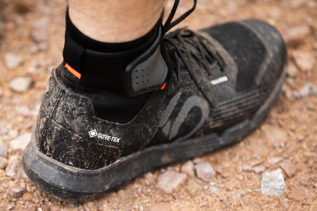 2021 Five Ten Trailcross GORE-TEX® Mountain Bike Shoes 003.jpg