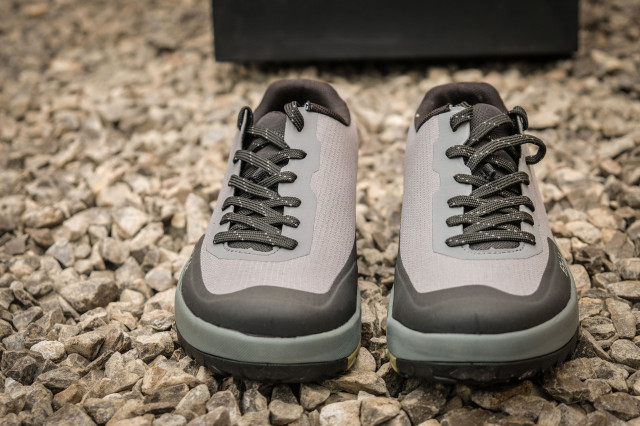 2021 Fizik Versor Flat and Clip shoes -2.jpg