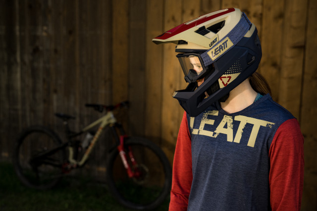 2021 Leatt DBX 4.0 Enduro LS person.jpg