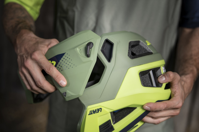 2021 Leatt DBX 4.0 Enduro unclip.jpg