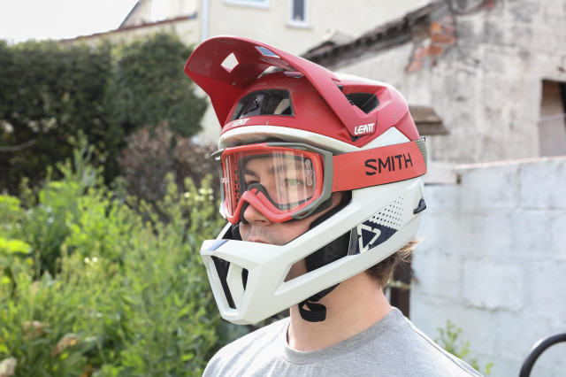 2021 Leatt dbx 4.0 enduro convert helmet FF goggle down.jpg