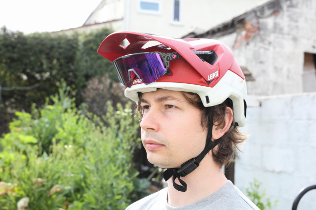 2021 Leatt dbx 4.0 enduro convert helmet glasses.jpg