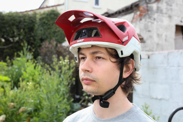 2021 Leatt dbx 4.0 enduro convert helmet hero.jpg