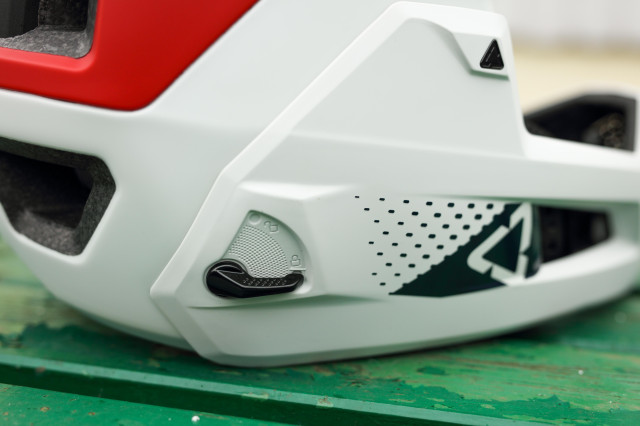 2021 Leatt dbx 4.0 enduro convert helmet lock.jpg