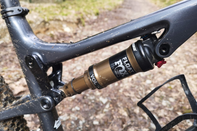 2021 Merida Ninety-Six RC9000-shock.jpg