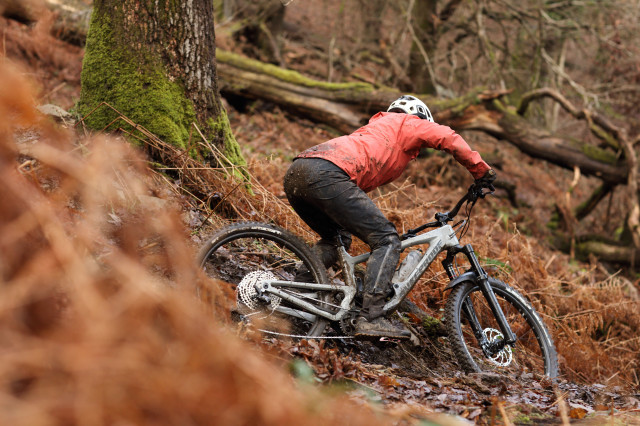 2021 Nukeproof Giga Comp 275 Riding 1.jpg