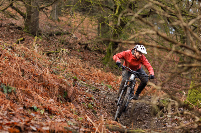 2021 Nukeproof Giga Comp 275 Riding 2.jpg