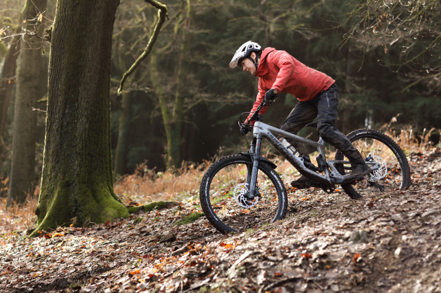2021 Nukeproof Giga Comp 275 Riding 6.jpg