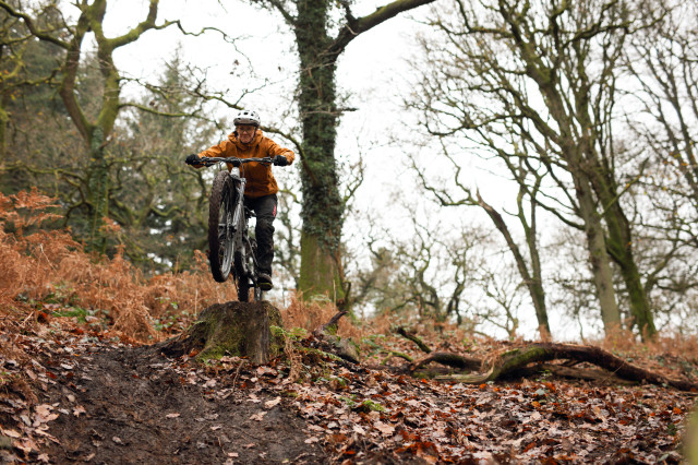2021 Nukeproof Mega Comp 290 Riding 1.jpg