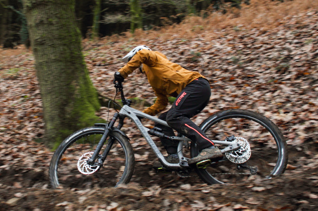 2021 Nukeproof Mega Comp 290 Riding 6.jpg