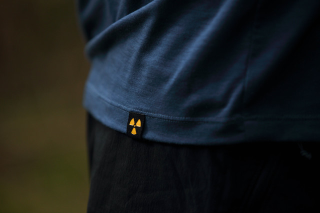 2021 Nukeproof Outland Hooded LS Tee Hem.jpg