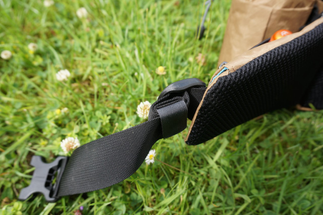 2021 PNW Rover Hippack buckle velcro.jpg
