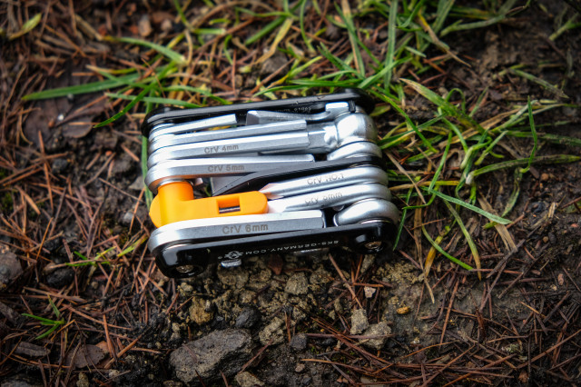2021 SKS TOM 18 multitool-4.jpg