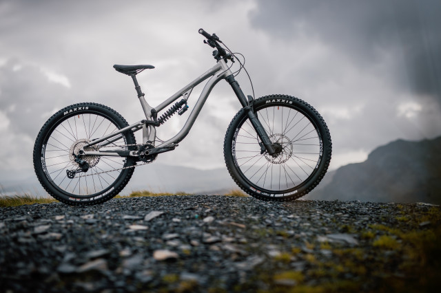 2021 Saracen Ariel 80 hero.jpg