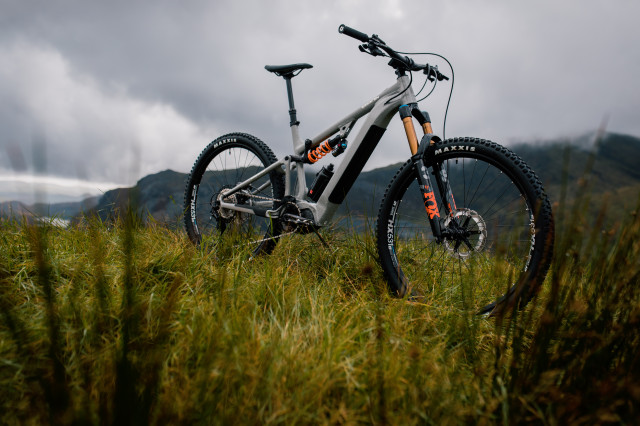 2021 Saracen Ariel e-50 Elite hero.jpg