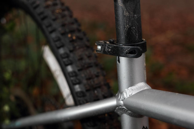 2021 Specialized Rockhopper Expert seat collar.jpg