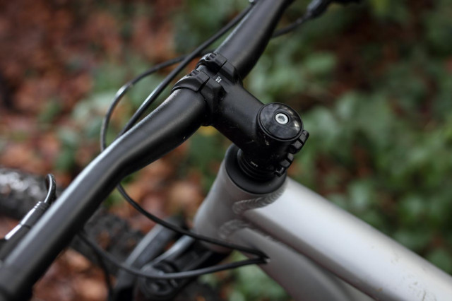 2021 Specialized Rockhopper Expert stem.jpg