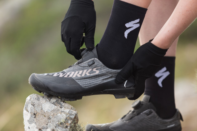 2021 Specialized_ExosEvo_action 1-6.jpg