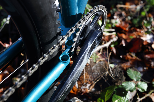 2021 Stif Squatch pro 200 chainstay bridge.jpg