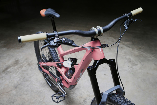 2021 YT Capra LE bars.jpeg
