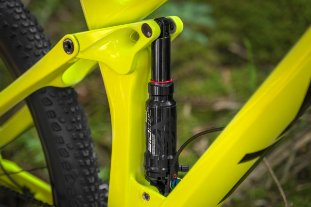 2021 YT Industries Izzo Uncaged7 shock.jpg