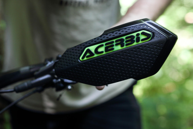 2021 acerbis x-elite handguard coverage wo spoiler.jpg