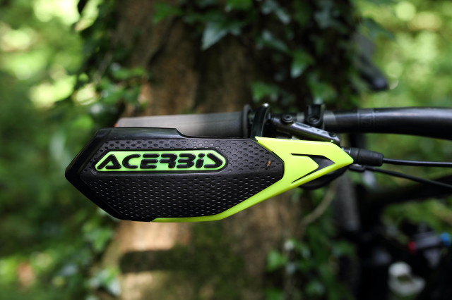 2021 acerbis x-elite handguard right.jpg