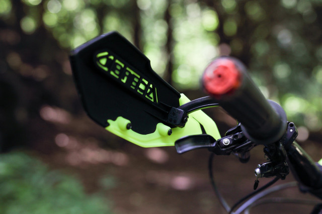 2021 acerbis x-elite handguard spoiler attach.jpg